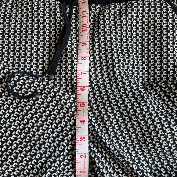 Max Studio Cropped loose wide leg pants. - Picture 8 of 9